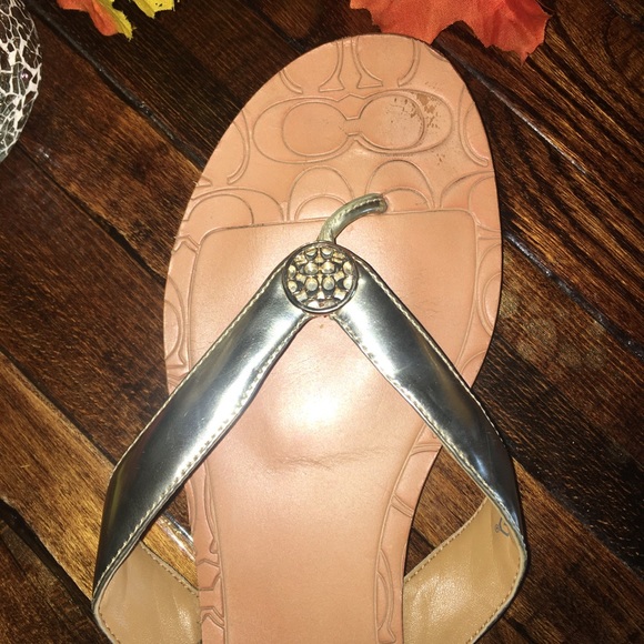 🍁SALE🍁COACH Gold/Leather Sandals Size 9.5(US) - Picture 4 of 6